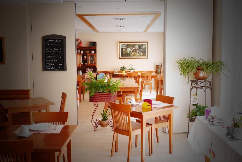 Auberge Aux Deux Sapins Montricher ภายนอก รูปภาพ