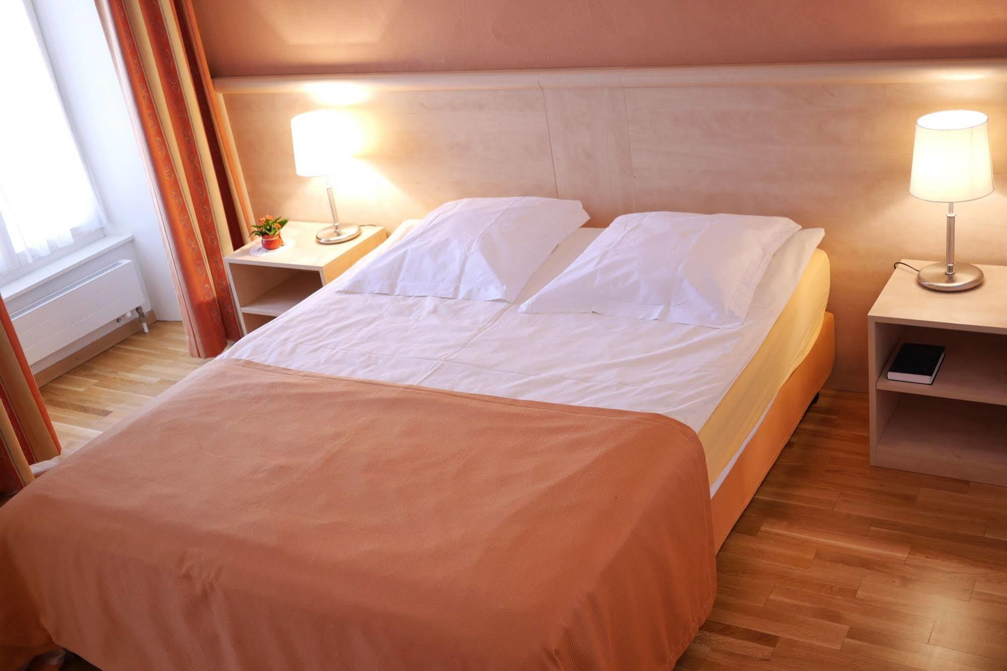 Auberge Aux Deux Sapins Montricher ภายนอก รูปภาพ