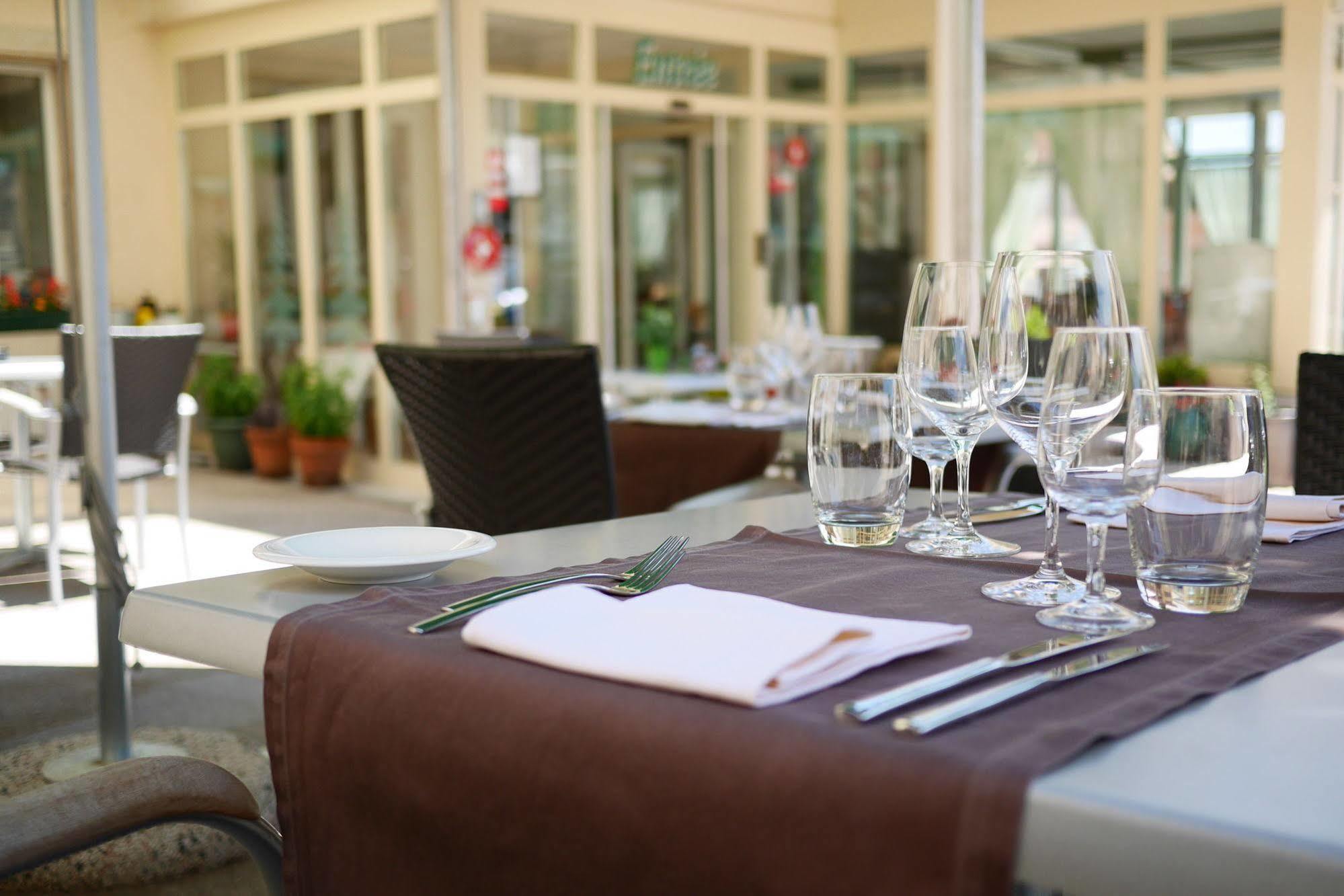 Auberge Aux Deux Sapins Montricher ภายนอก รูปภาพ